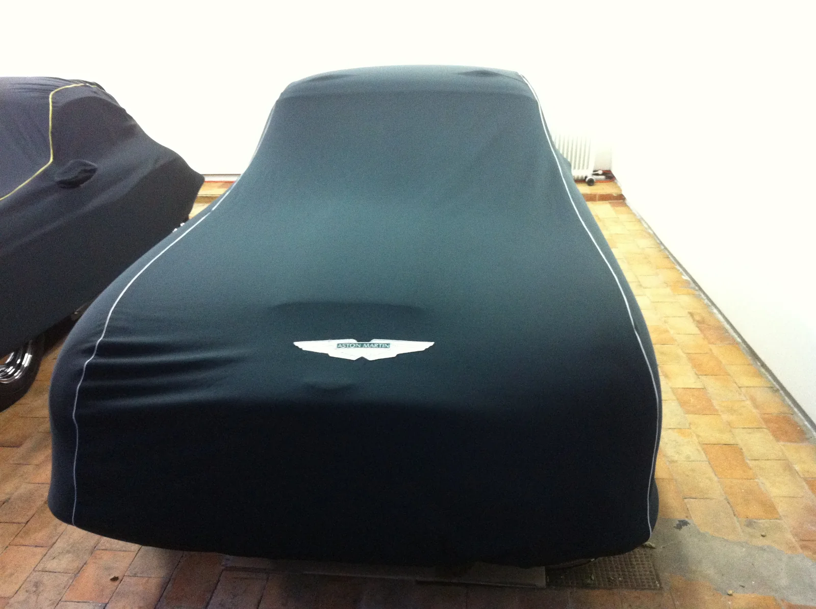 Housse de voiture sur mesure Aston Martin vert British Racing
