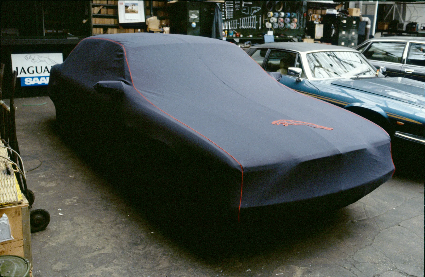 Housse de voiture sur mesure Jaguar en atelier